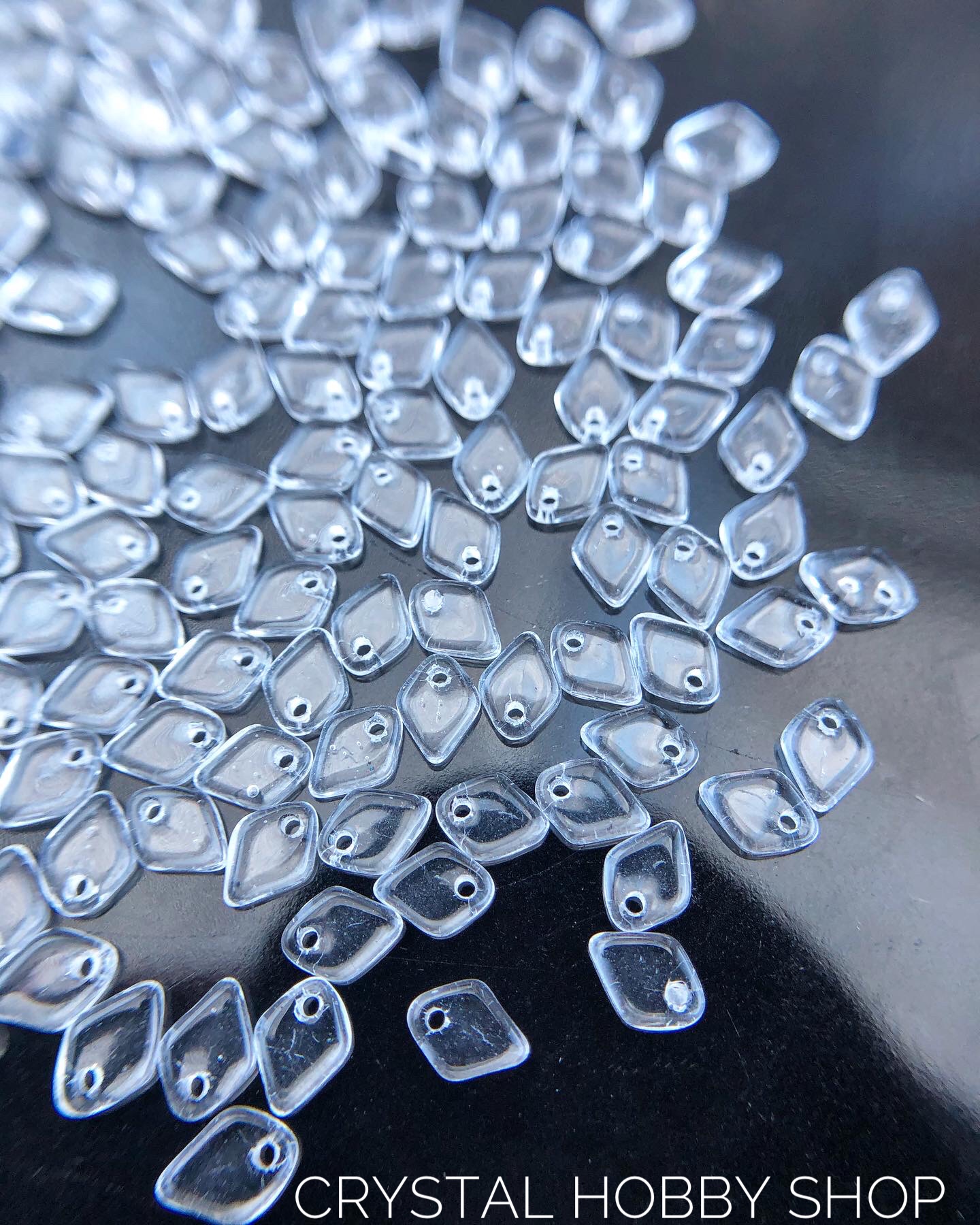 Dragon scale beads 1.5/5 mm #00030 crystal